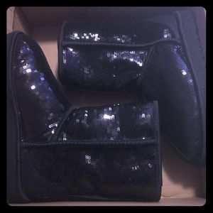 Sequin UGGS SIZE 6 BLACK BRAND NEW NEVER WORN!